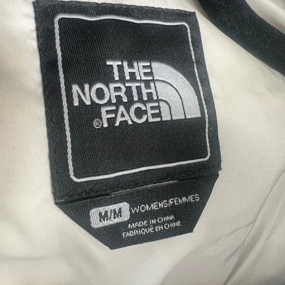 The North Face Women's Quilted Black Puffer Jacket - Picture 3 of 10